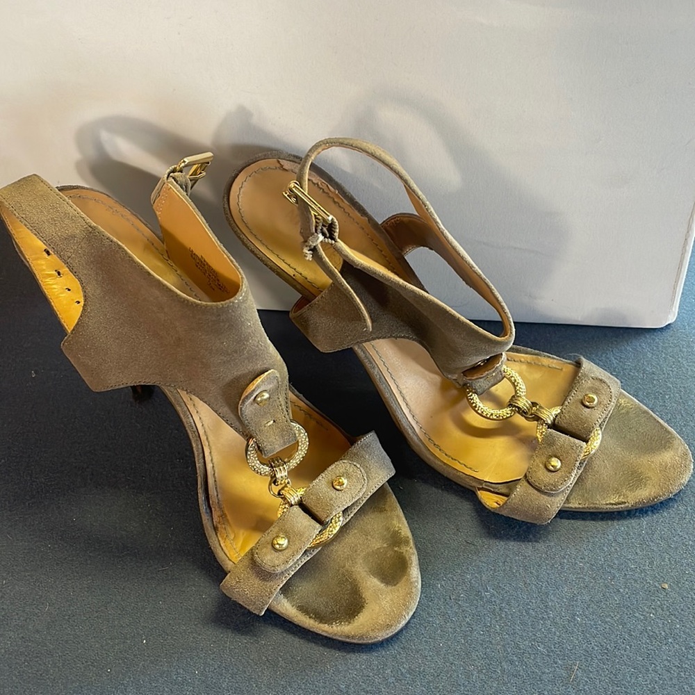 Neutral ankle strap heel with gold metal details